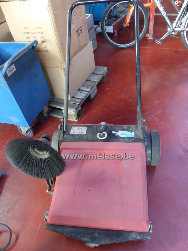 Veeg/borstelmachine "IPC"