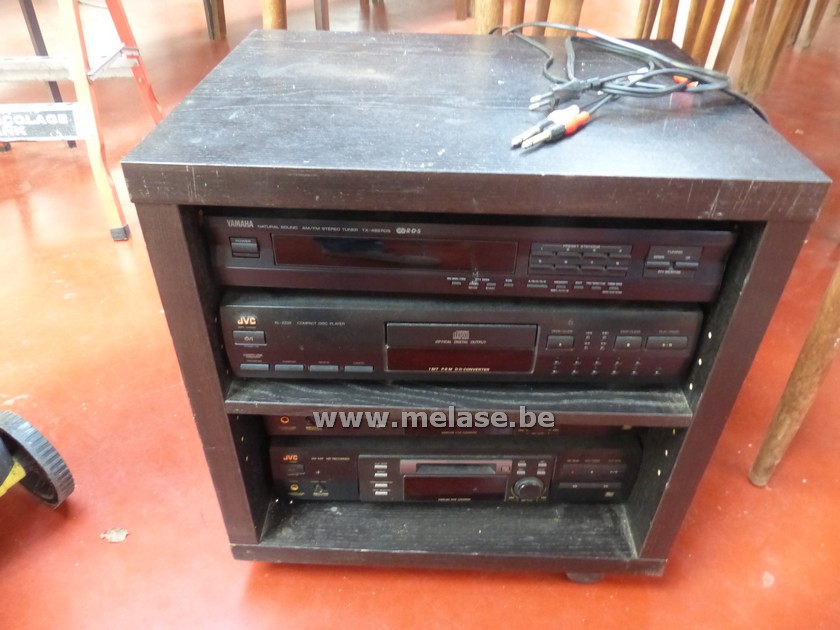 Stereo in meubel "Yamaha - JVC"
