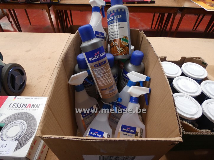 Reinigings- en onderhoudsprodukten voor parket "Quick Step"