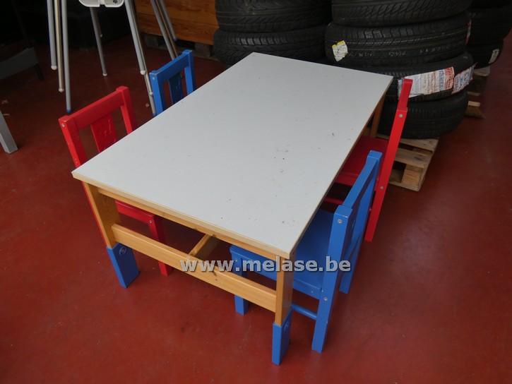 Kindertafeltje