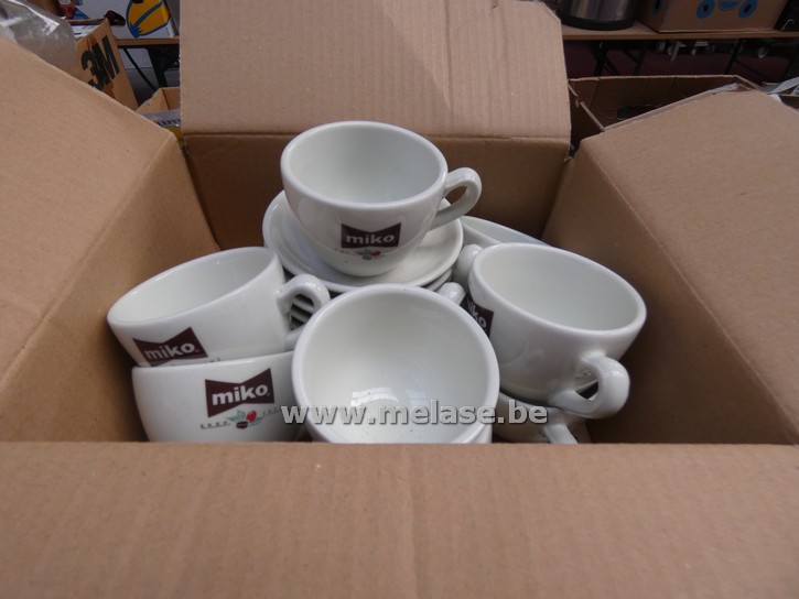 Tassen "Miko" met ondertas 