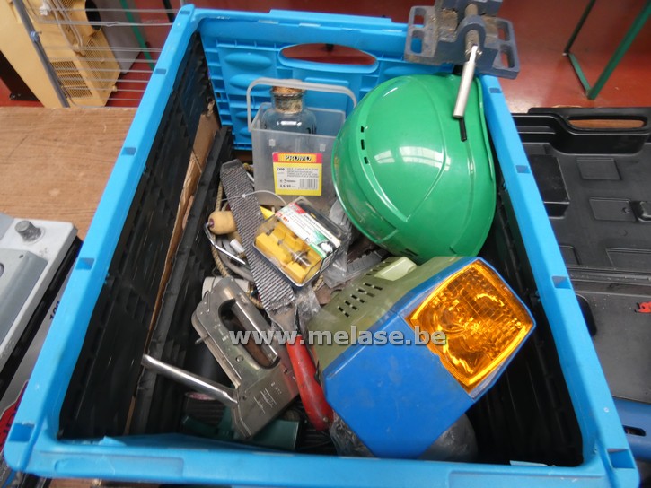 Bak met klein gereedschap