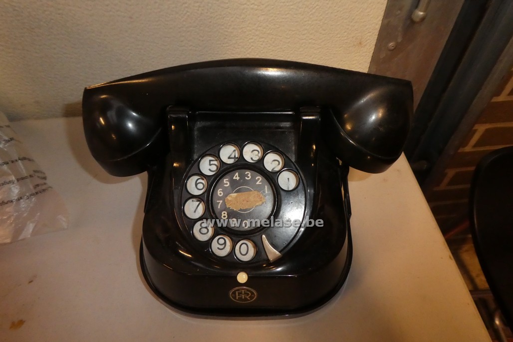 Oudtijdse zwarte telefoon