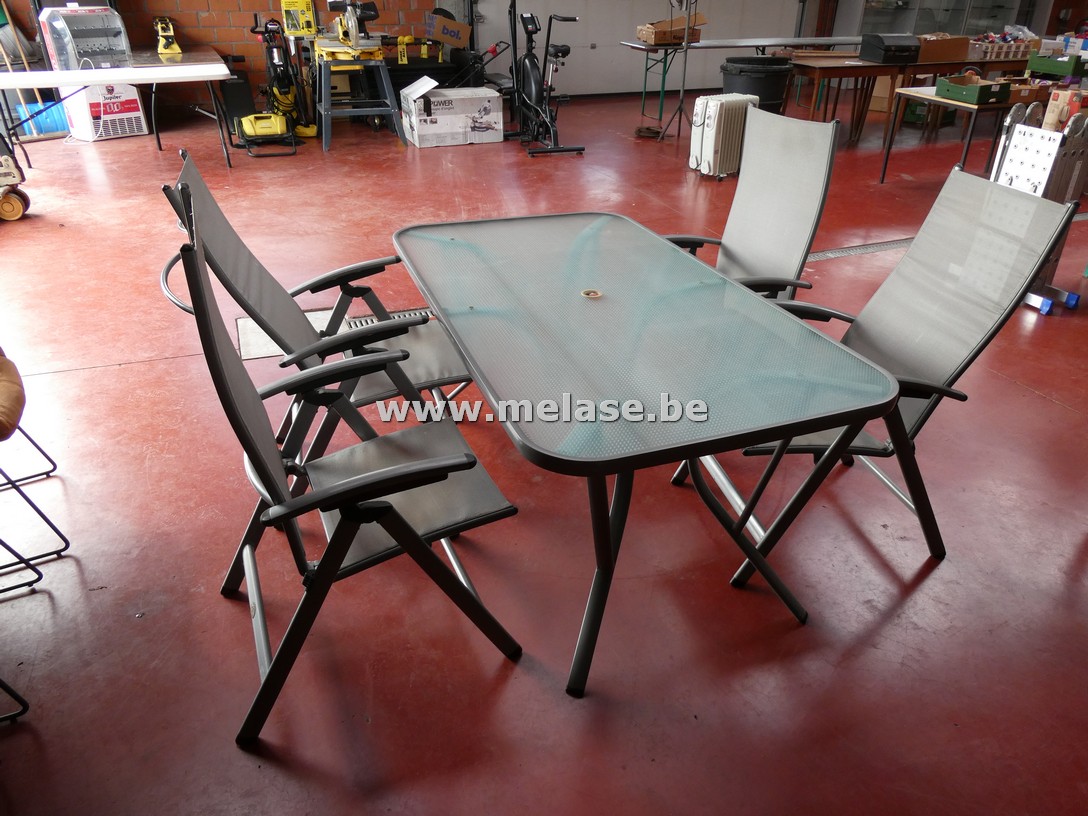 Tuintafel + 4 stoelen
