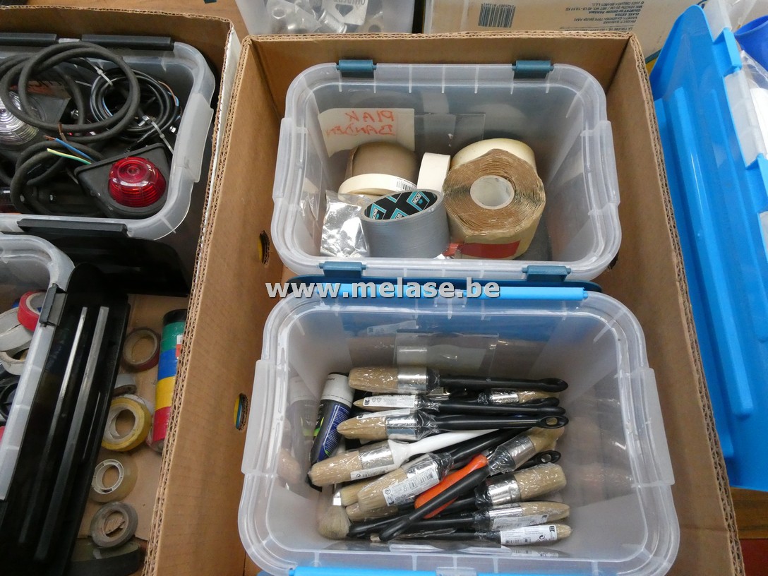 Doos divers gereedschap