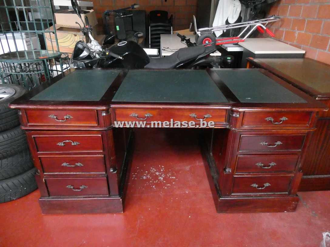 Klassieke Engelse "Chesterfield" bureau