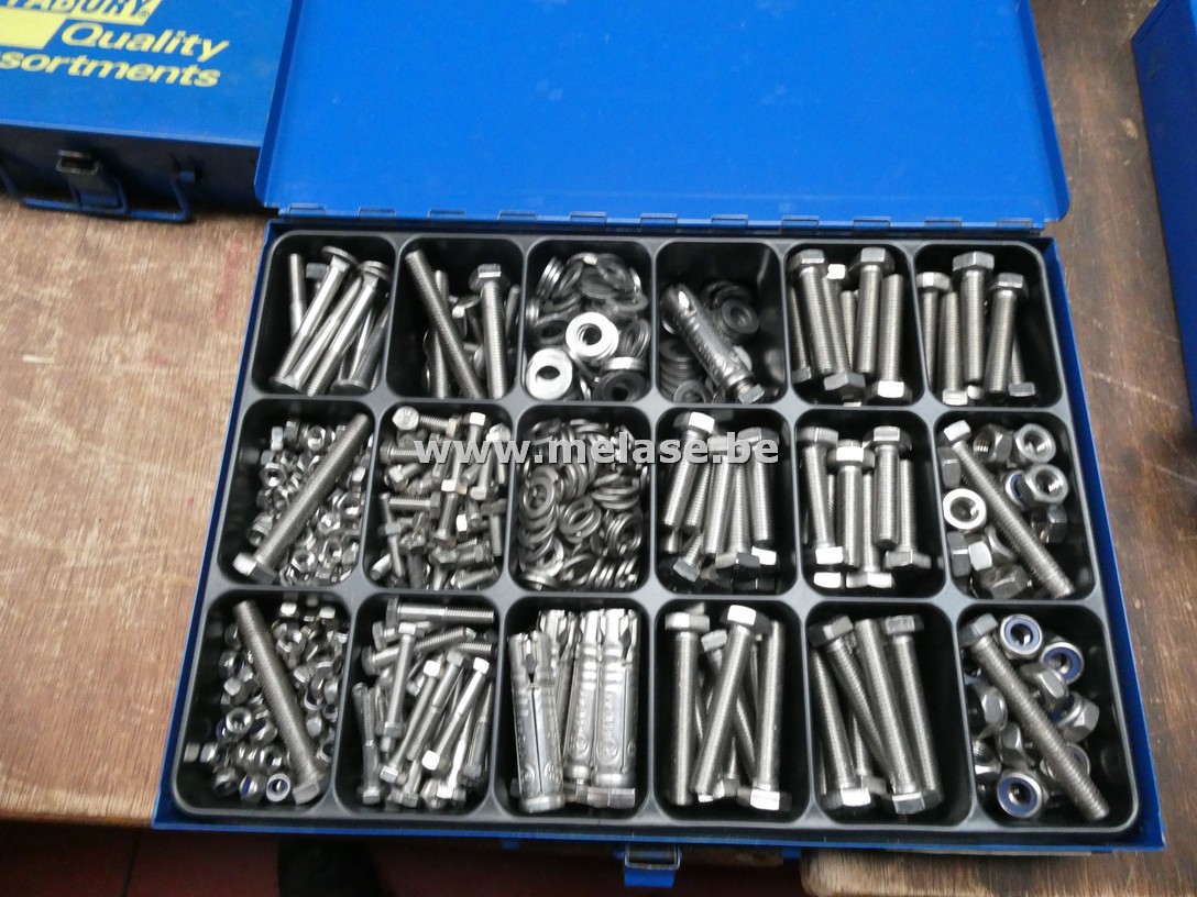 Metalen bakje "bouten en moeren"