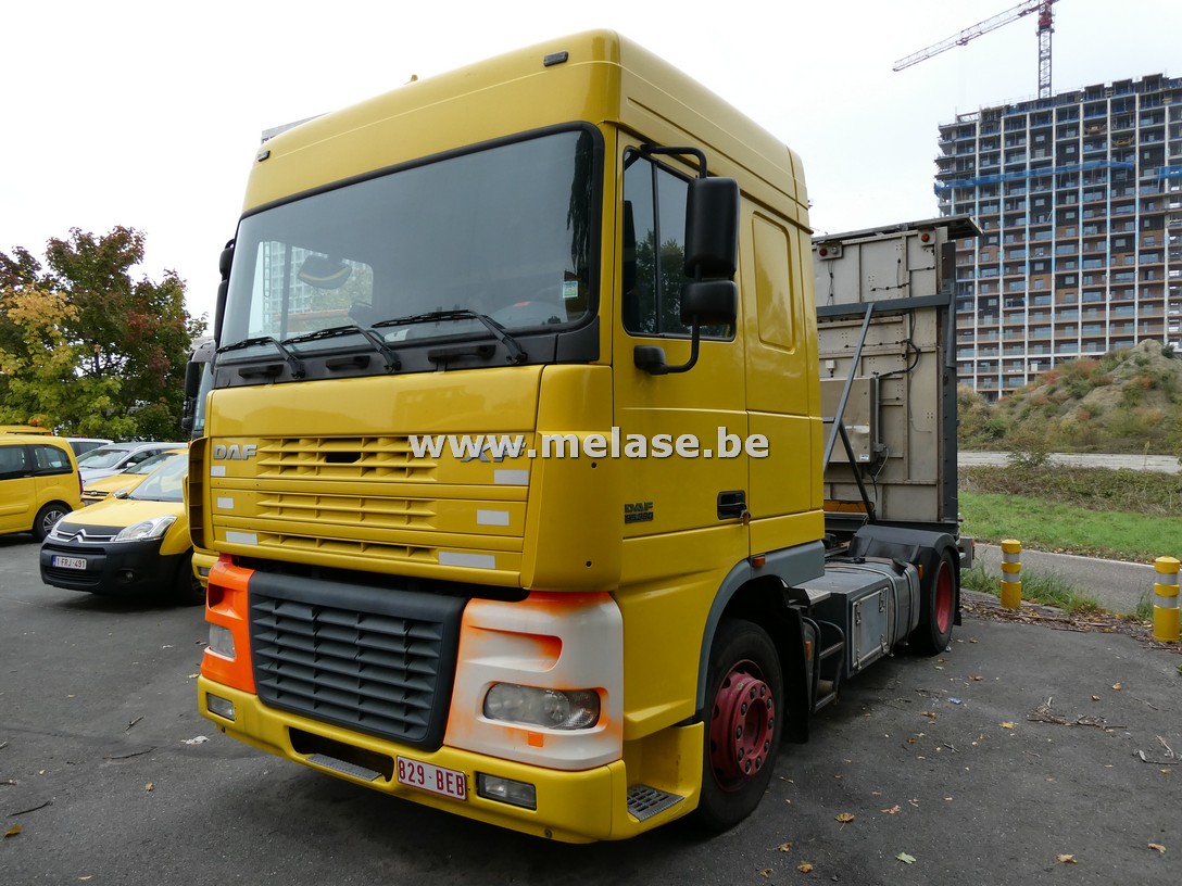 Vrachtwagen "DAF FT XF95-LD" met botsabsorbeerder