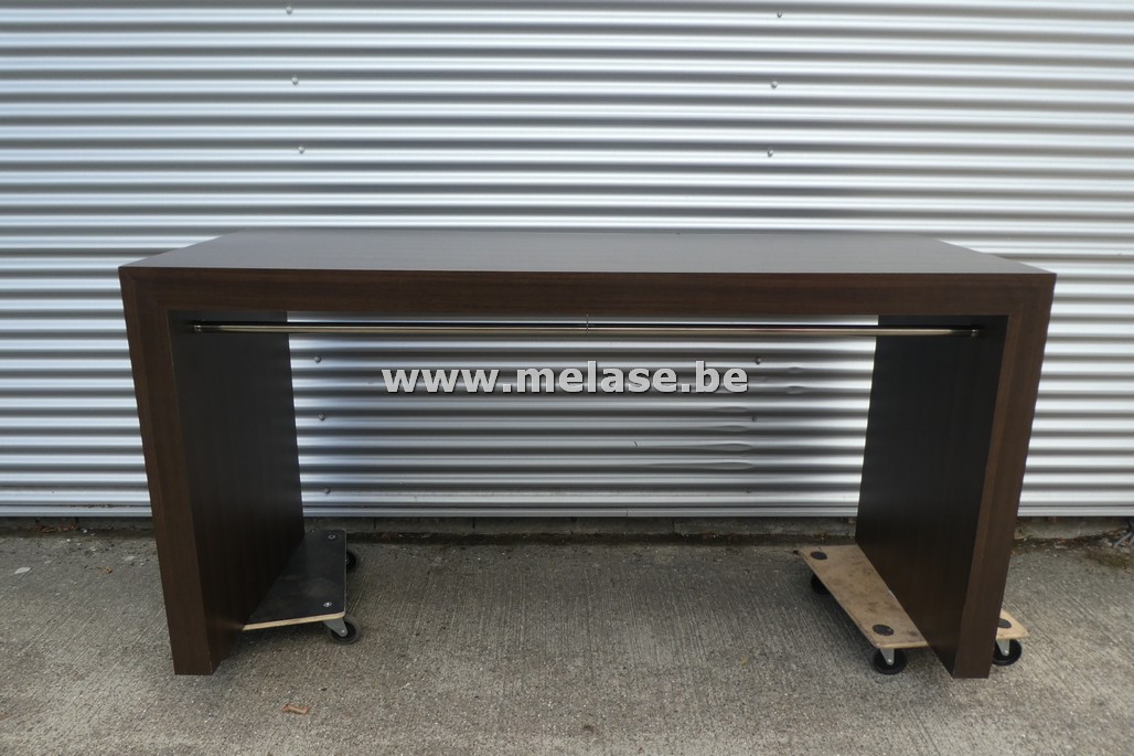 Toonbank/kledingrek met dubbele kapstok (10)