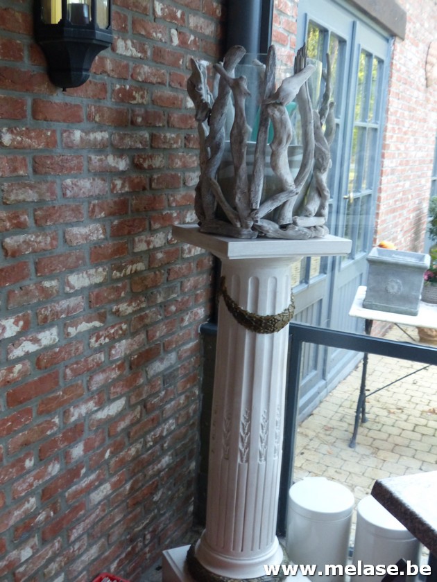 Vaas op zuil
