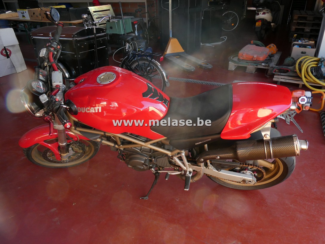 Moto "Ducati Monster 600"