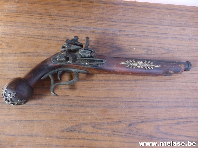 Antieke houten revolver "Spanje"