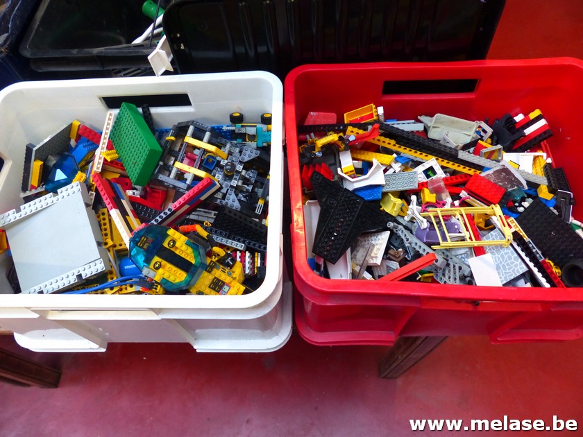 Plastieken bakken  "Lego en Knex"