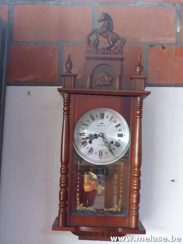Wandklok "paardjesklok"