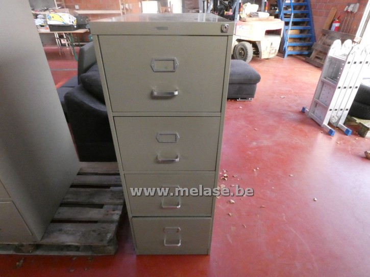 Metalen kast "4 schuiven"  + inhoud