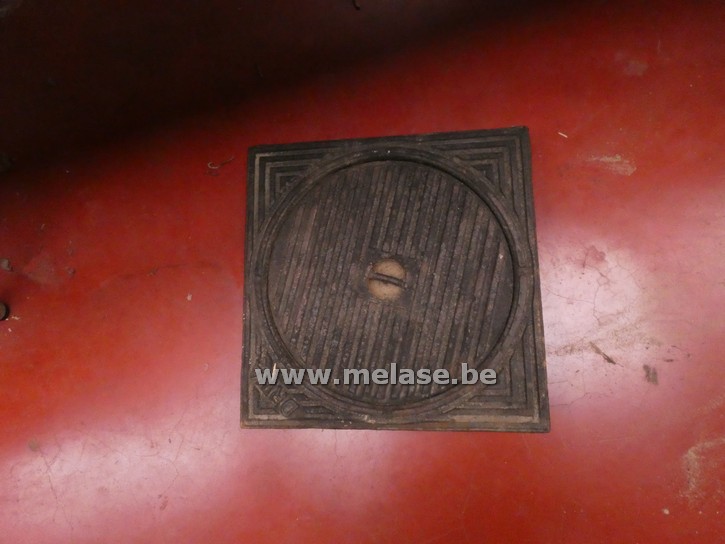 Metalen putdeksel
