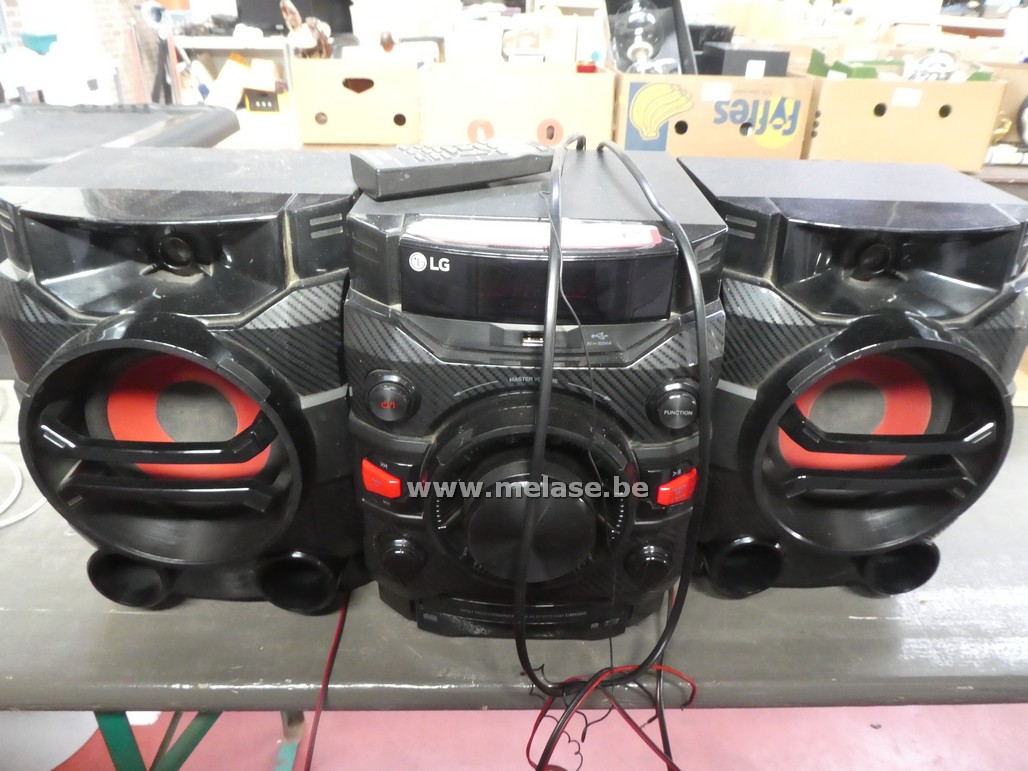 Stereo "LG"
