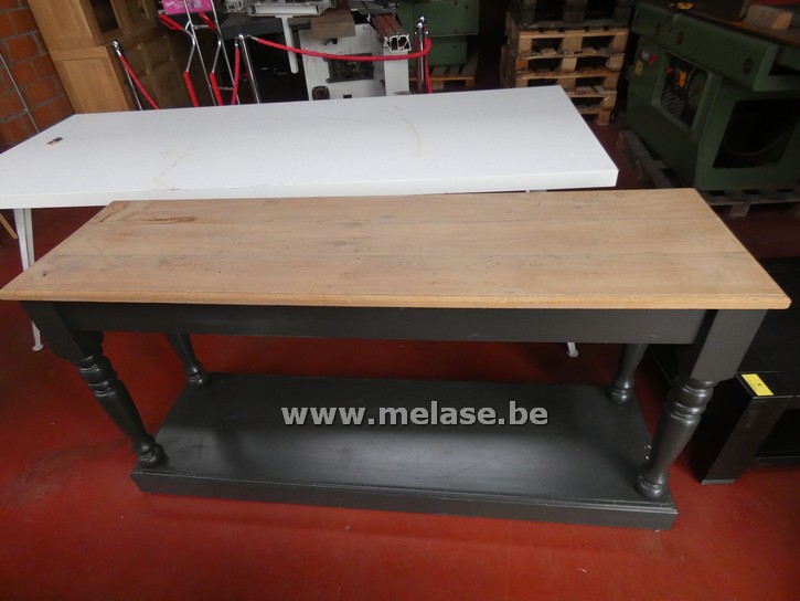 Muurtafeltje in hout