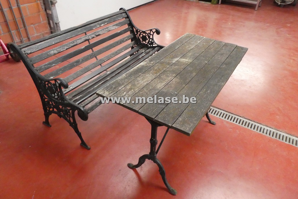 Tuintafel en bank "gietijzeren onderstel"
