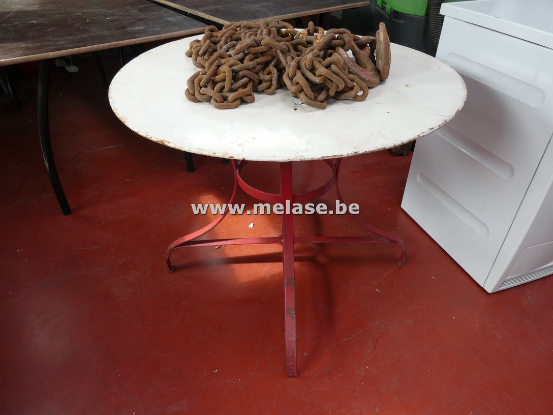 Ronde metalen tuintafel