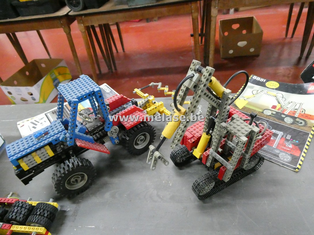 Lego Technic "tractor" en "graafmachine"