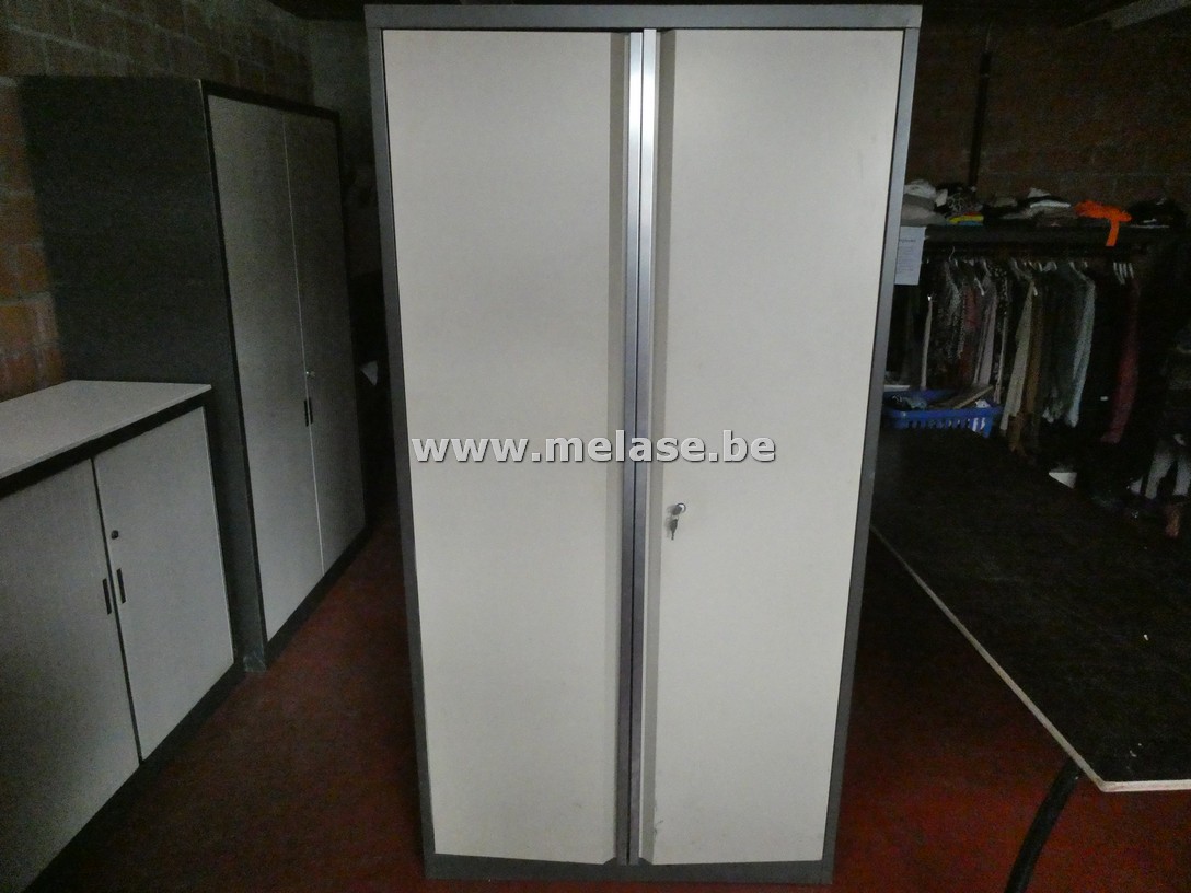 Metalen kast "2 deuren"