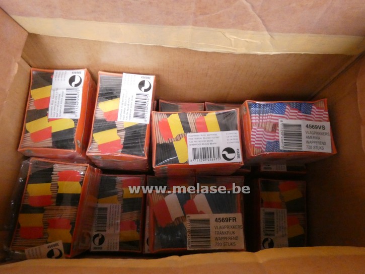 Prikkers "Belgische(14) - Franse(1) en Amerikaanse(1) vlag"