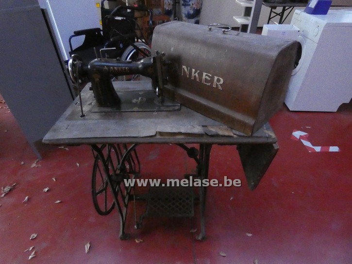 Oudtijds naaimachine "Anker"