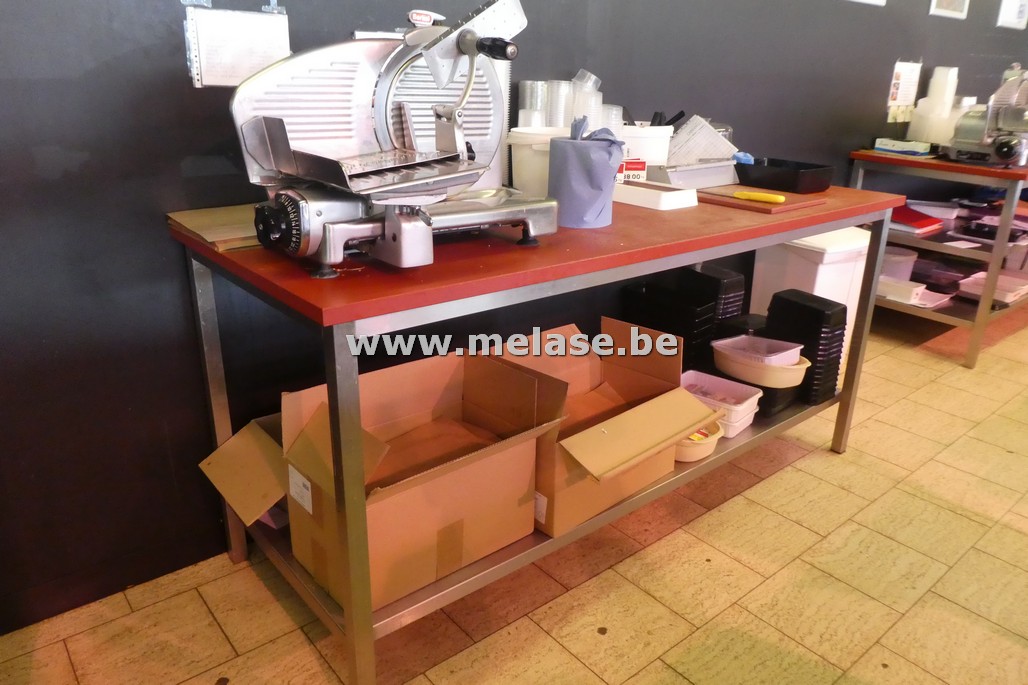 Inox werktafel  met rood blad