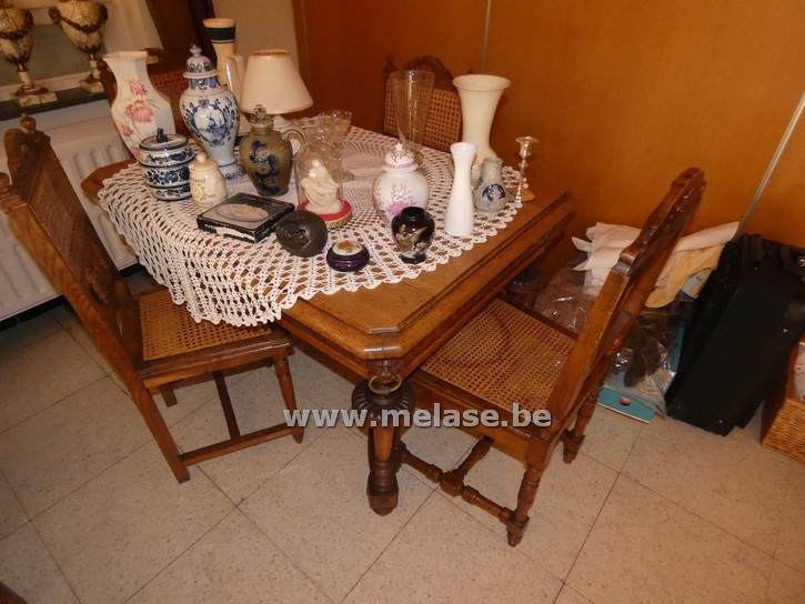 Mechelse tafel + 4 stoelen