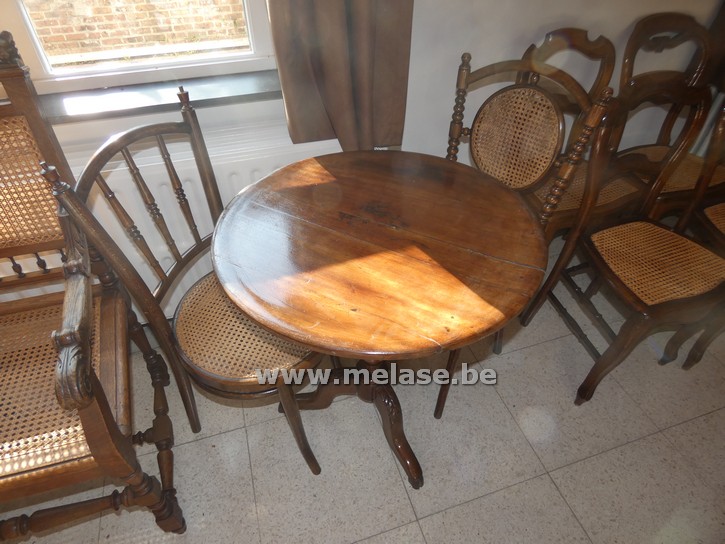 Rond tafeltje in hout