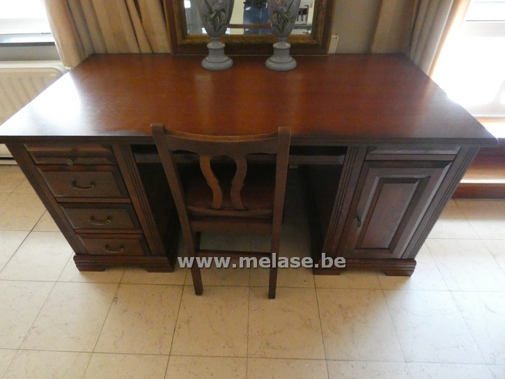 Massief houten bureel