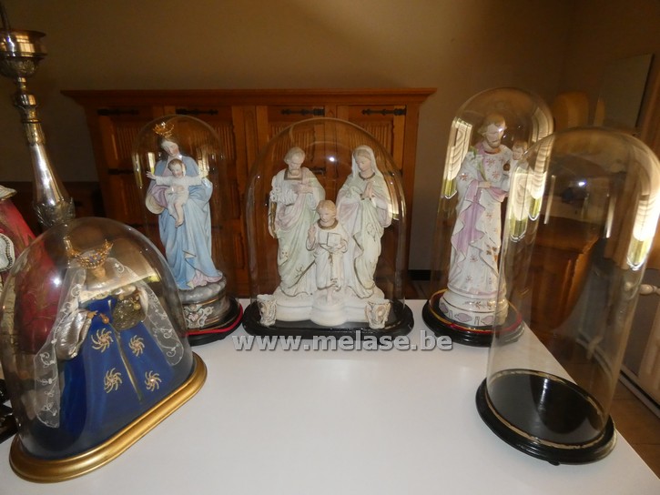 Heiligenbeelden "onder stolp"