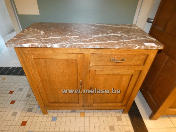 Kastje met marmer blad