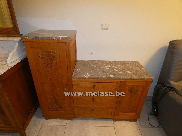 Kastje met marmer blad