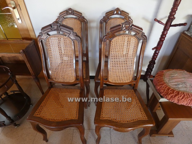 Houten stoelen met rieten zit en rug