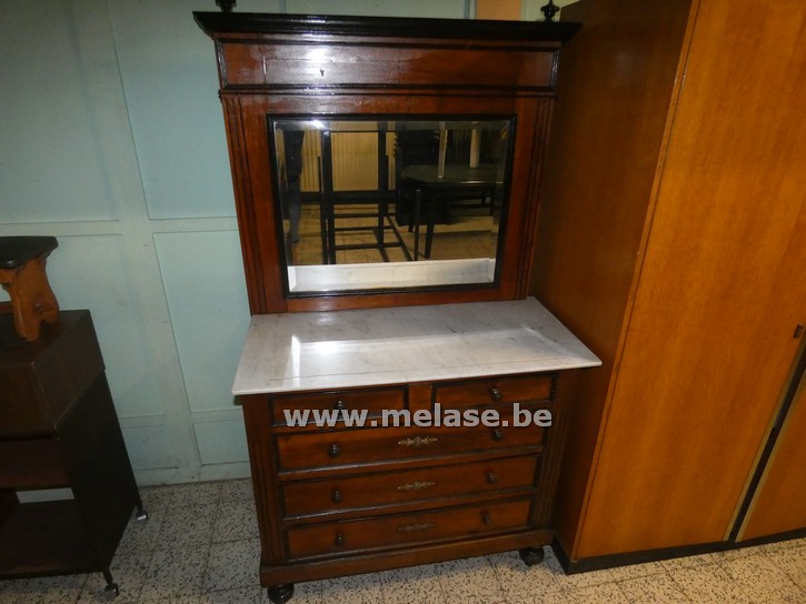 Commode met marmer blad en spiegel