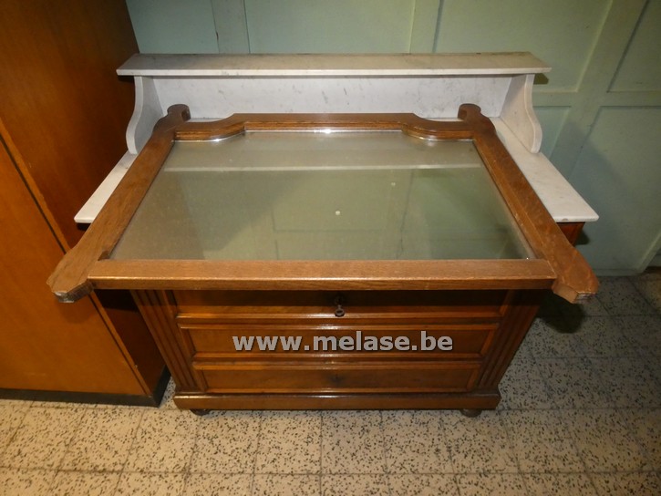 Commode met marmer blad en spiegel