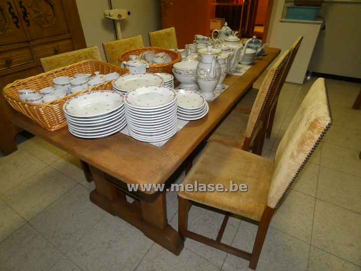 Houten tafel "met tegeltjes inleg"