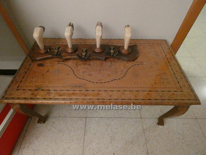 Tafeltje "citroenhout"