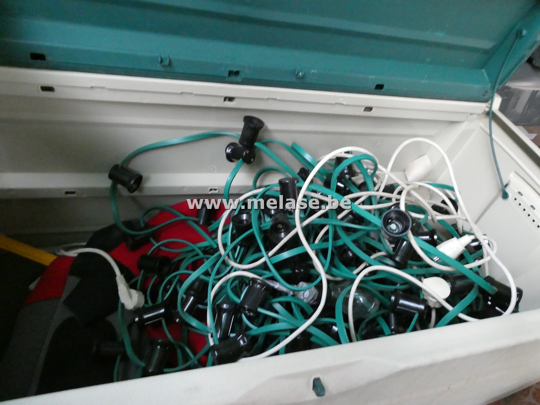 Opbergbak met buitenverlichtingssnoer