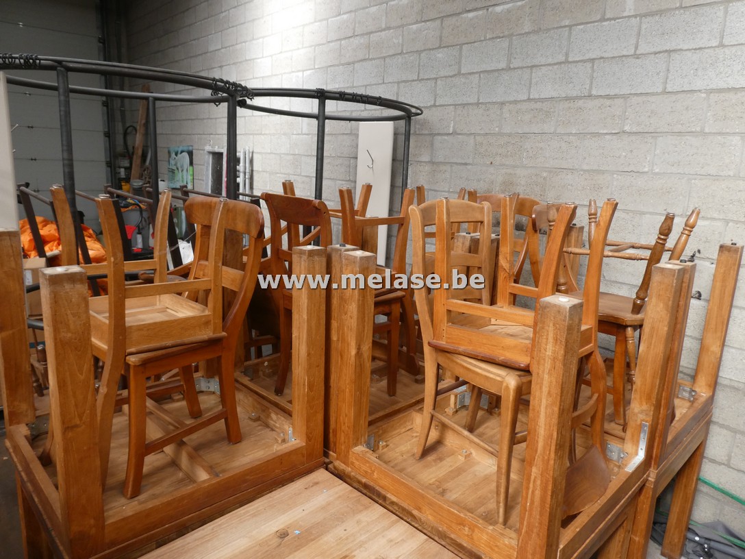 Houten stoelen