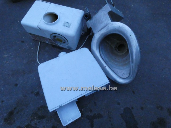 Toilet met spoelbak en opvoerpomp "RVS"