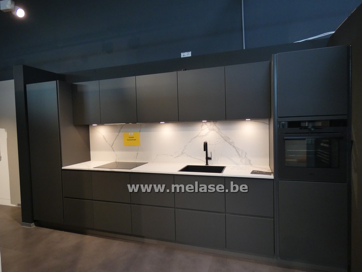Toonzaalkeuken "Tinta Dark Grey"