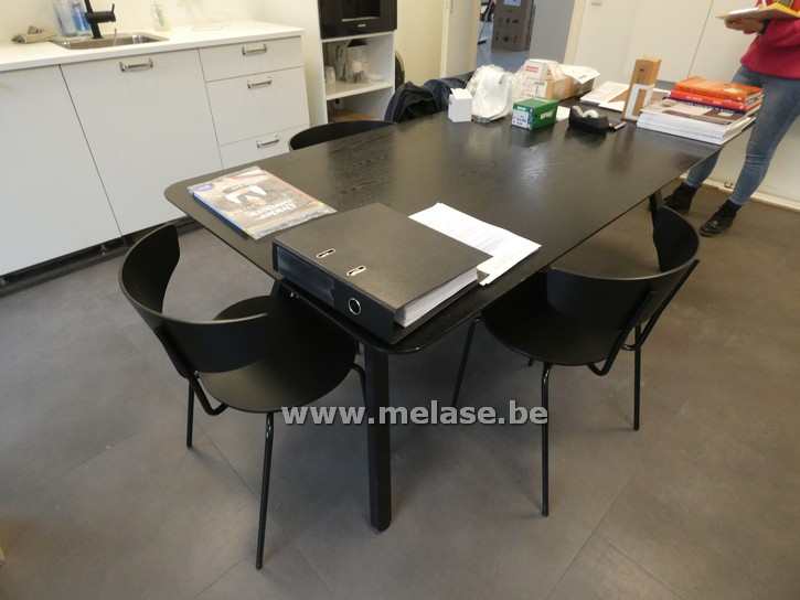 Tafel + 4 stoelen