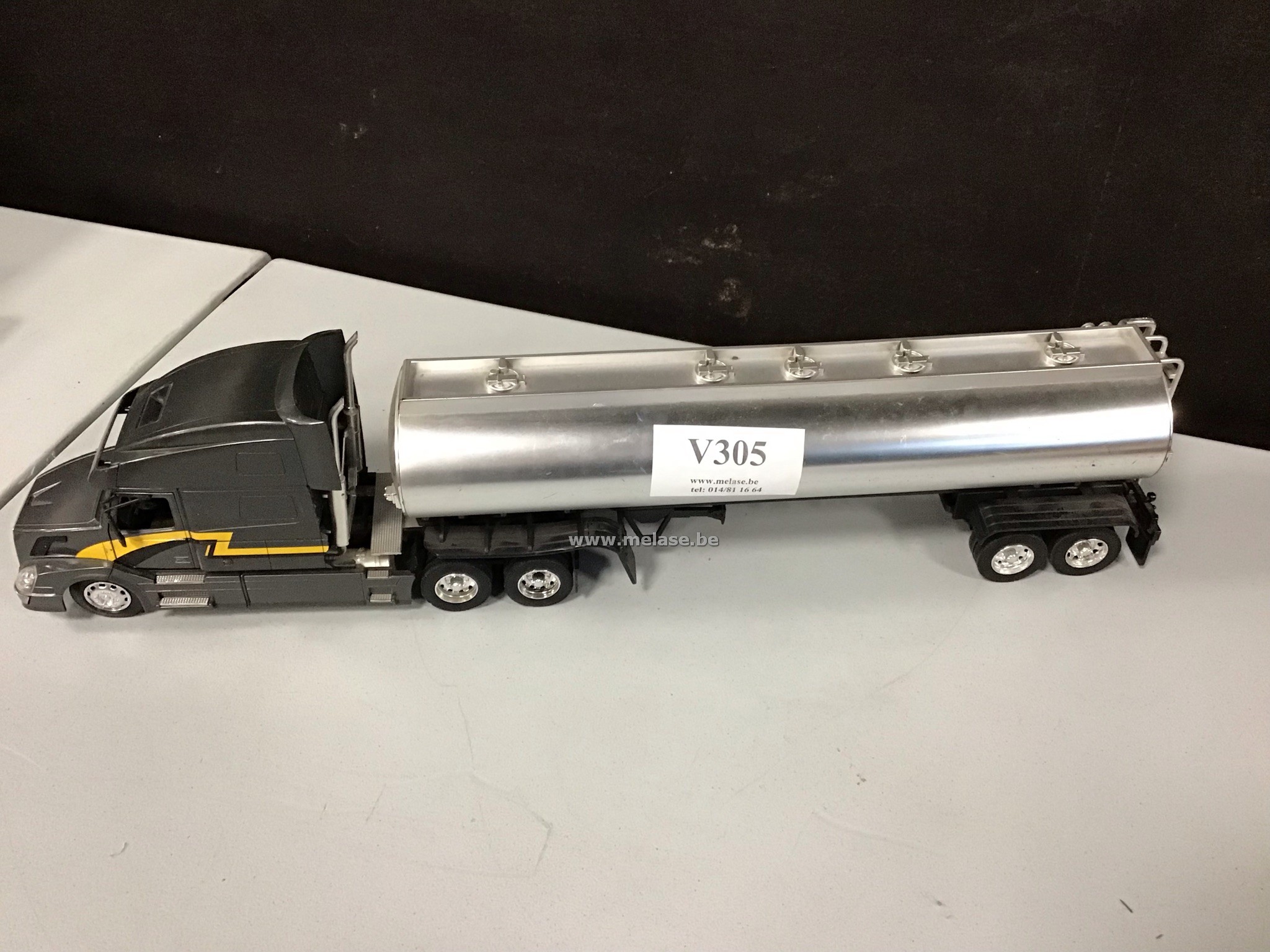 Miniatuur vrachtwagen "Tankwagen"
