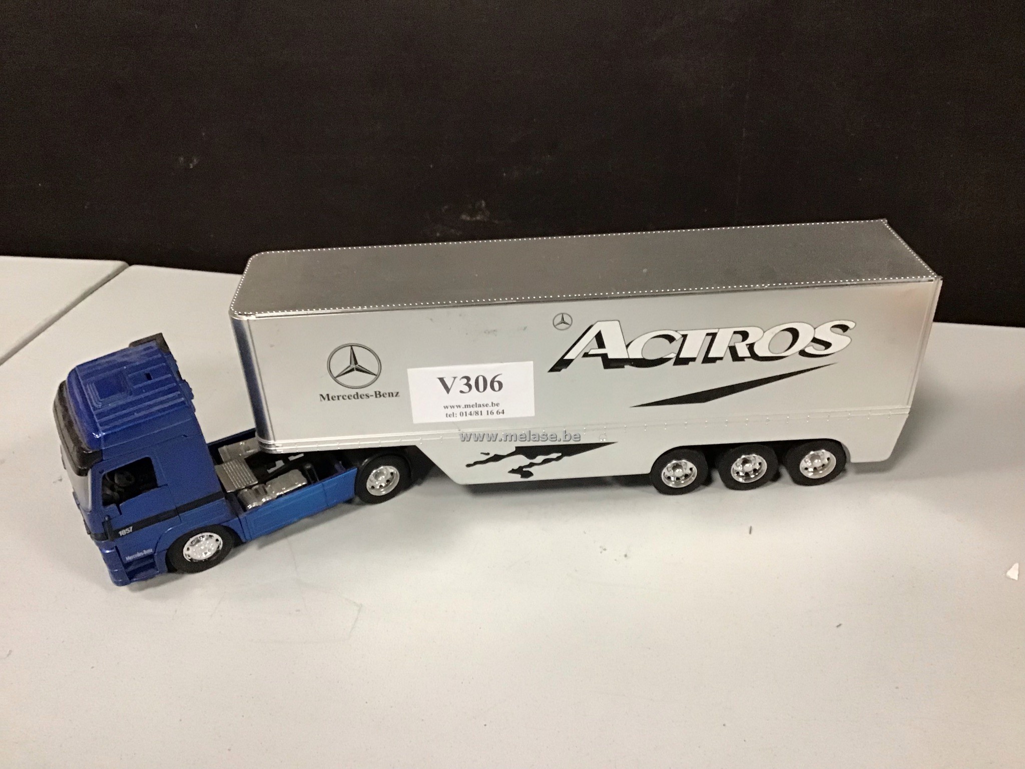 Miniatuur vrachtwagen "Mercedes"
