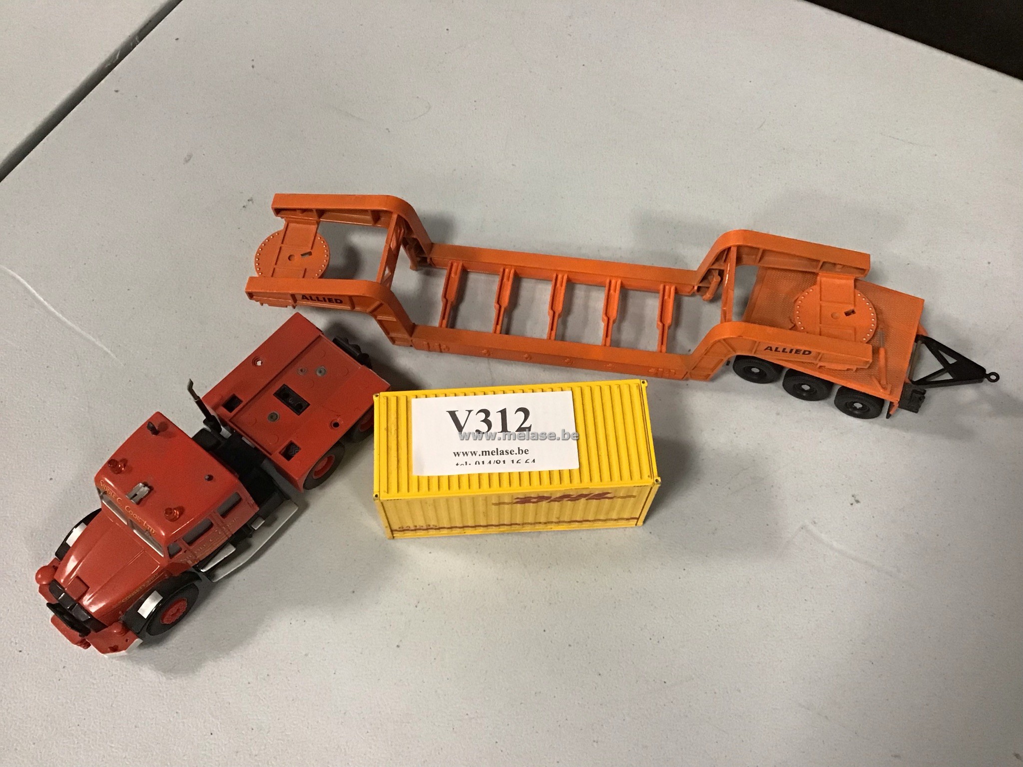 Miniatuur vrachtwagen "trekker met container"