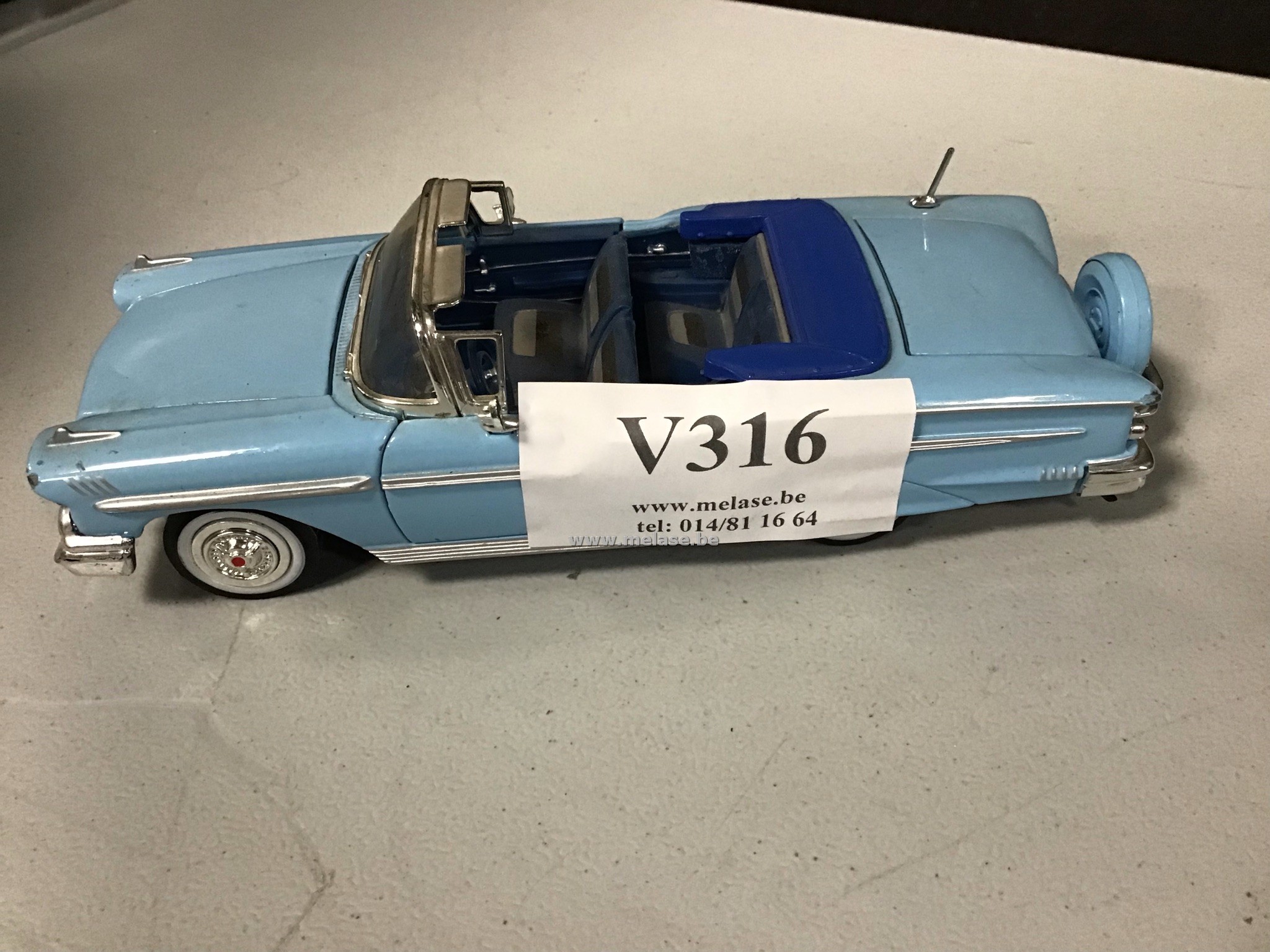 Miniatuur auto "cabrio - licht blauw"