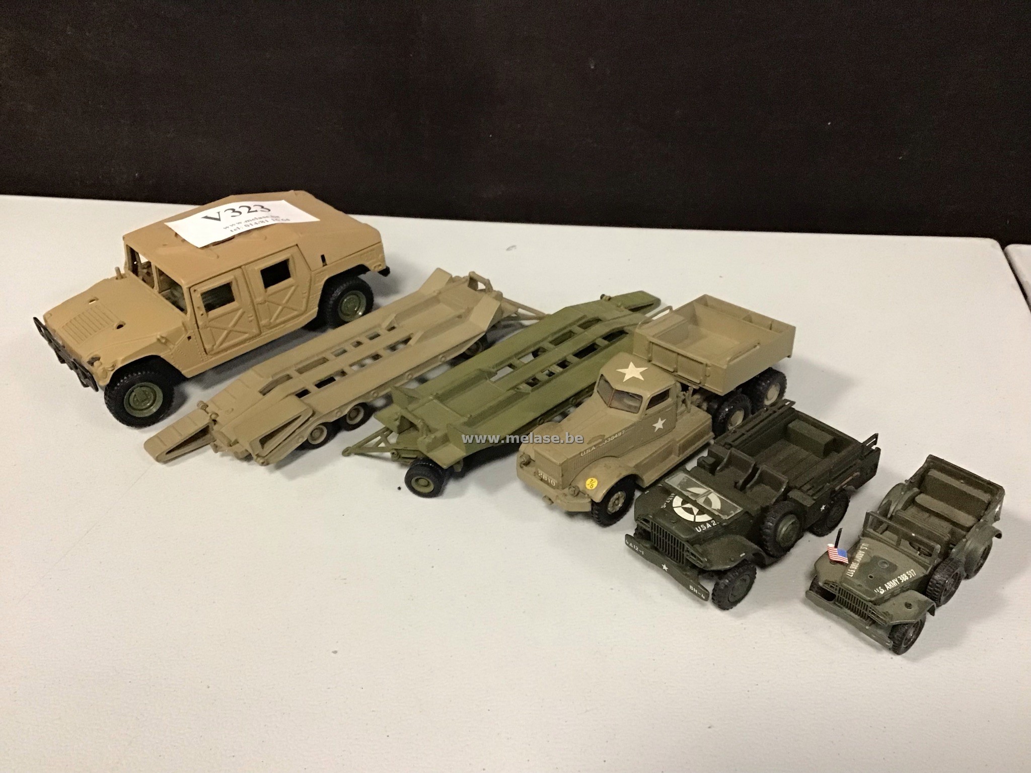 Lot miniatuur legervoertuigen